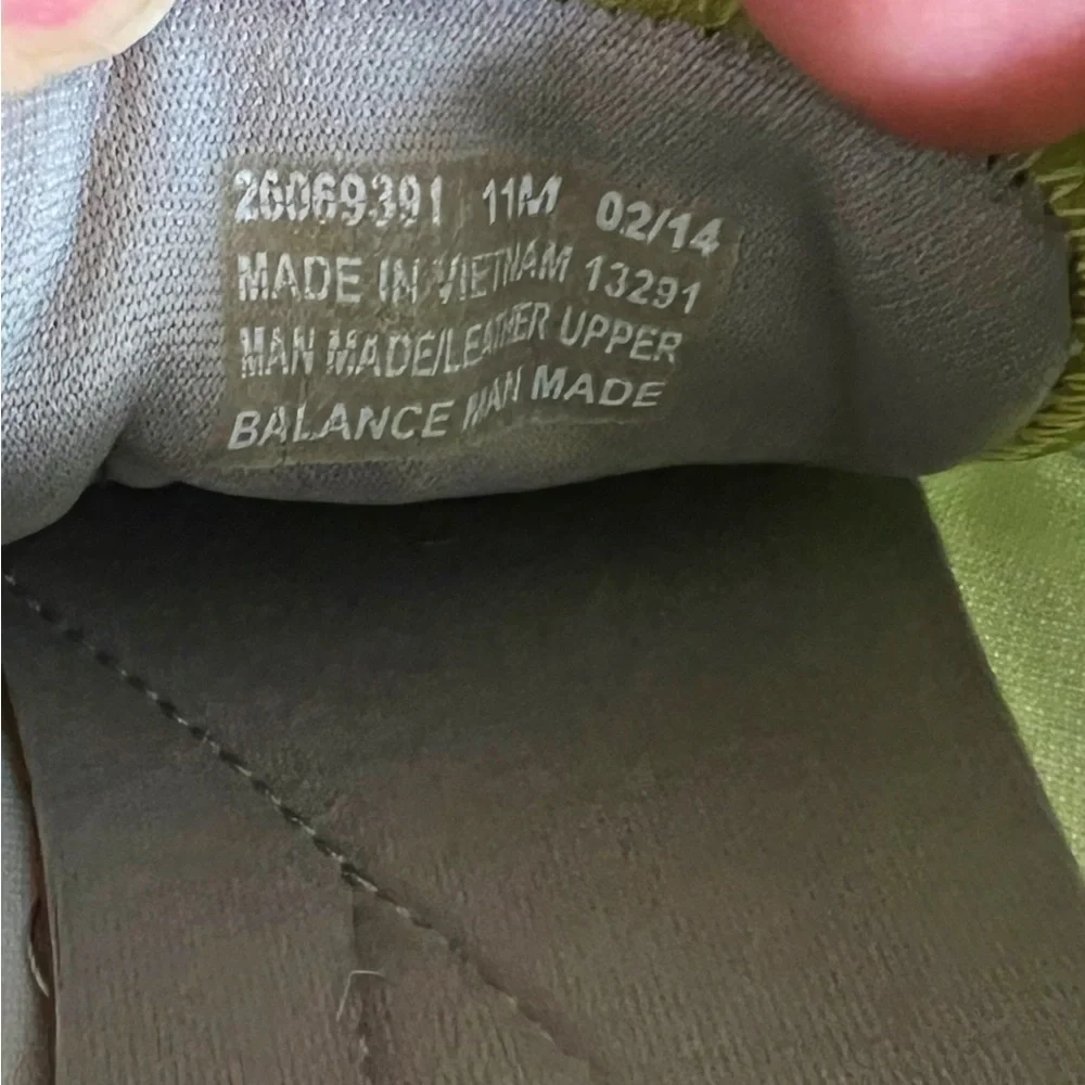 Clarks Women’s Light Green/Gray No Tie Water Sneakers Sz 11